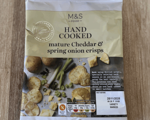 M&S: Hand Cooked Mature Cheddar & Spring Onion Crisps