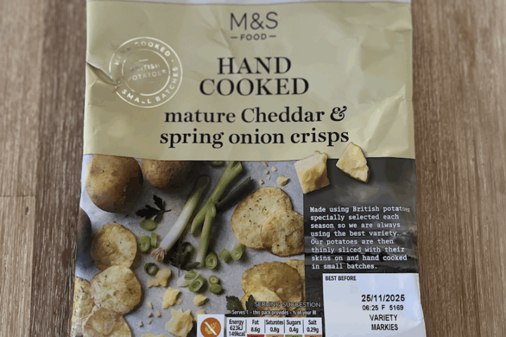 M&S: Hand Cooked Mature Cheddar & Spring Onion Crisps